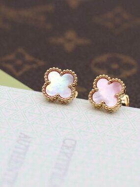 Van Cleef & Arpels White Earrings